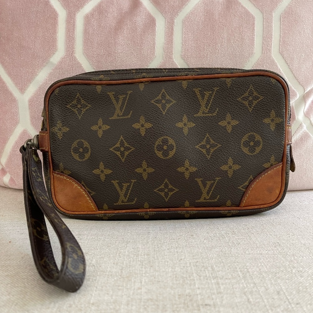 SOLD Authentic Louis Vuitton Clutch ❤️ Marley Draggone